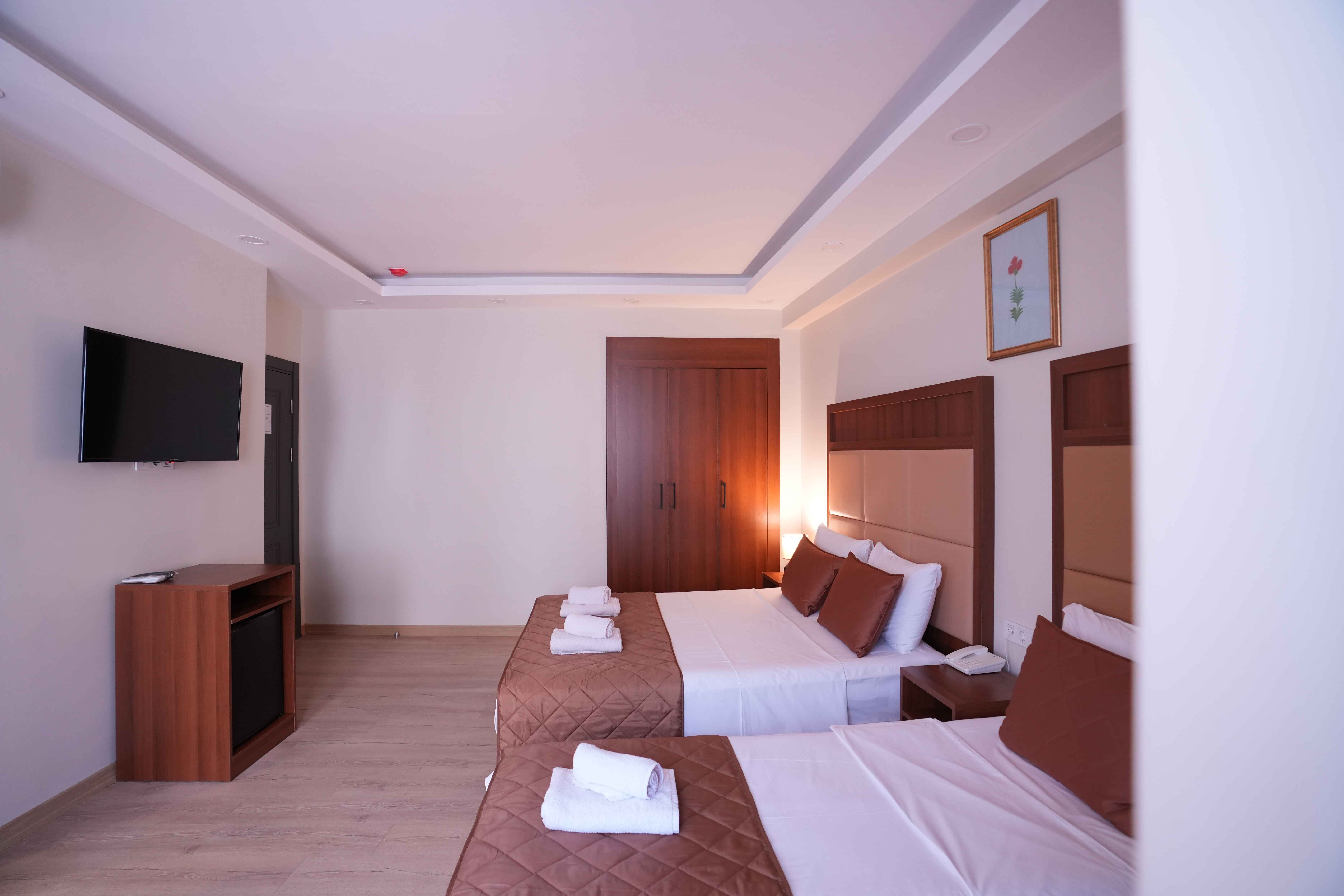 Family Room - Image 6